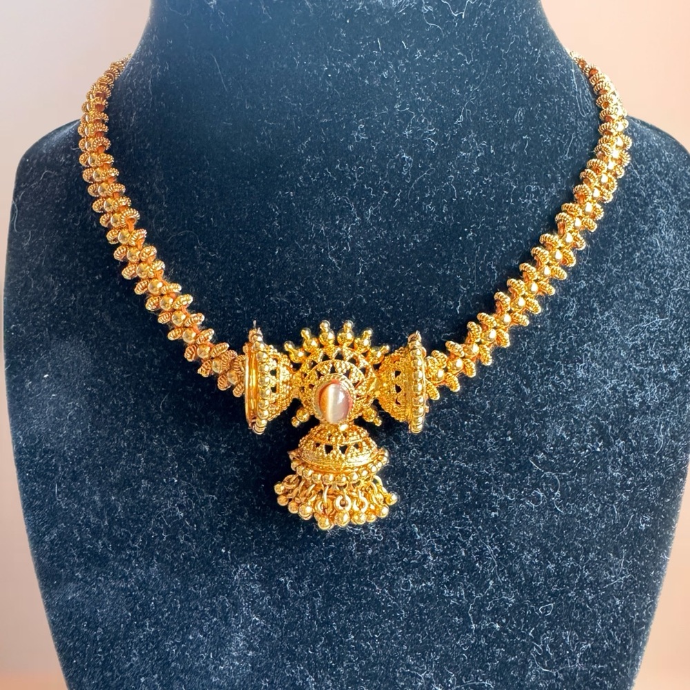 ๐Elegant Gold Necklace - Picture 1 of 9